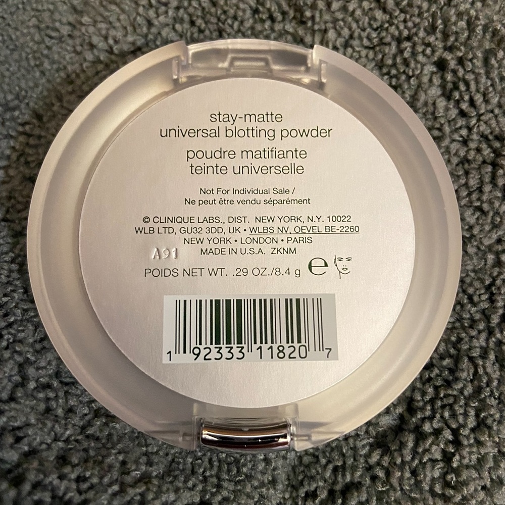 Clinique Invisible Matte, stay-matte universal blotting powder. New